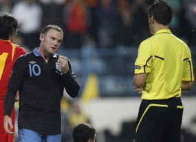 Rooney Terpukul dengan Sanksi dari UEFA