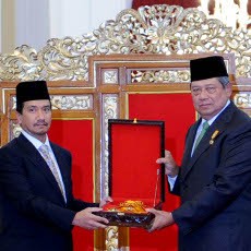 SBY Anugerahkan Bintang Kehormatan untuk Raja Malaysia