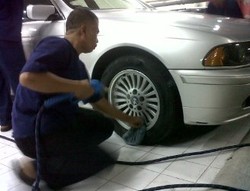 Wow! 1 Liter Air Cukup untuk Membuat Mobil Kinclong