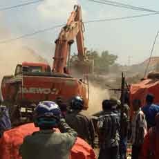 Pembongkaran Pasar Babat Diwarnai Kericuhan