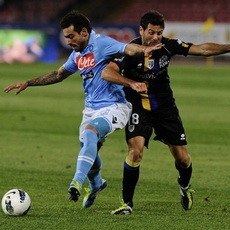 Napoli Dipermalukan Parma