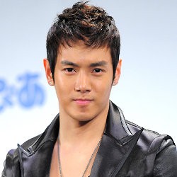 Cedera Bahu, Hwanhee Jadi Petugas Layanan Publik