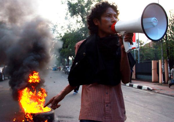 Demo Tuntut SBY-Boediono Mundur Ricuh