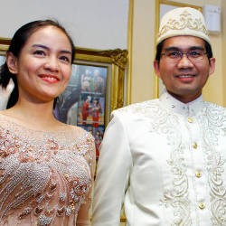 Pertemuan Dua Budaya di Perkawinan Intan Nuraini