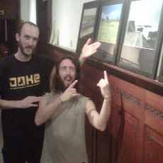 Seniman Perancis Sindir Iklan Real Estate