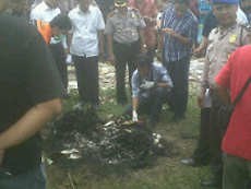 Sadis! Mayat Gosong Tergeletak di Pinggir Lapangan Bola di Jakbar