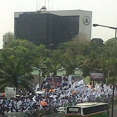 Seribu Buruh Demo di Depan DPR, Lalin Semanggi-Slipi Tersendat