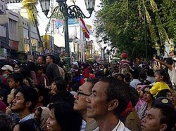 Kirab Belum Mulai, Angkringan Gratis Ludes