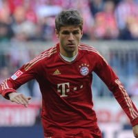 Lahm & Mueller Pede Tekuk Napoli