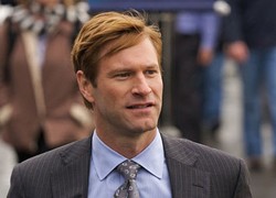 Aktor Aaron Eckhart Akan Berperan Sebagai Drummer The Beach Boys