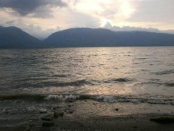 Keindahan dan Keunikan Danau Singkarak