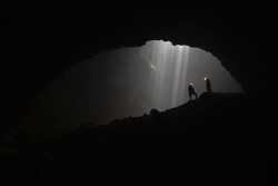 Penelusuran Gua Vertikal Di Kedalaman 130 meter