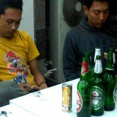 Fasilitasi Minum Miras di Tempat Umum, Circle-K Digerebek Polisi