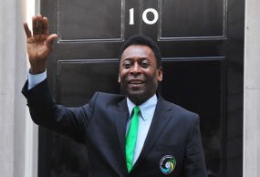 Kirimi Messi Video, Pele Pamer Kebolehan