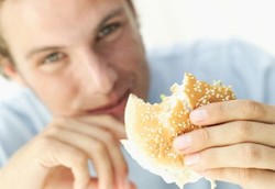 Junk Food Bisa Bikin Pria Jadi Infertil