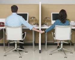 Bagaimana Jika Suami Tertarik Pada Teman Sekantornya?