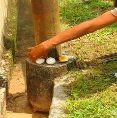 Parit di Siring Agung Palembang Keluarkan Lumpur Panas