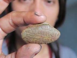 Wow! Batu Berlafadz Syahadat Ditemukan Saat Banjir Lahar Merapi