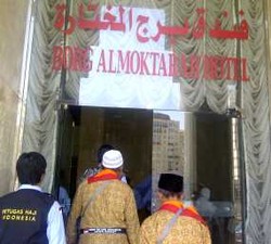 Jatuh dari Lantai 8, Seorang Calhaj Tewas