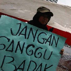 Mahasiswa Demo Tolak Pagar Listrik untuk Badak di HI