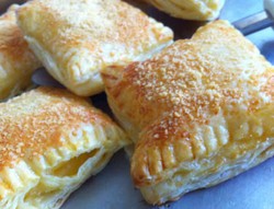 Resep Kue: Triple Cheezy Puff