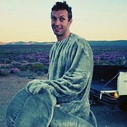 Syuting Video Klip Baru, Coldplay Berkostum Gajah