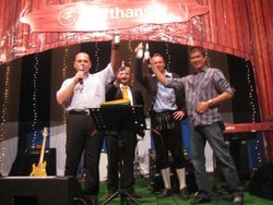 Miss Universe Jerman Semarakkan Octoberfest