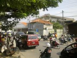 Proses Eksekusi Bekas Pabrik Picu Kemacetan di Simo Jawar