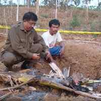 Tanah Amblas di Pacitan Keluarkan Bara Api