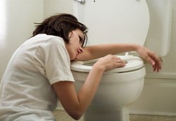 Salah Pola Makan yang Memicu Mual dan Gangguan Penglihatan