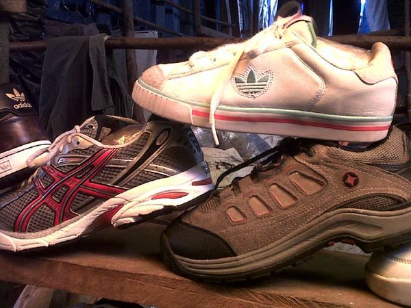 Pasar Sepatu Bekas di Nairobi, Kenya