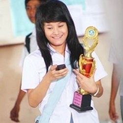 Ayah, Mengapa Aku Berbeda?, Perjuangan Hidup Gadis Tuna Rungu