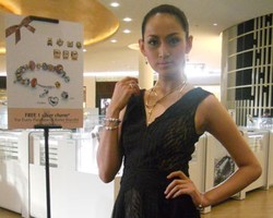 Gelang Unik Pandora Kini Hadir di Senayan City