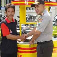 Polsek Sawahan Bagi-bagi Rombong dan Kompor Gas