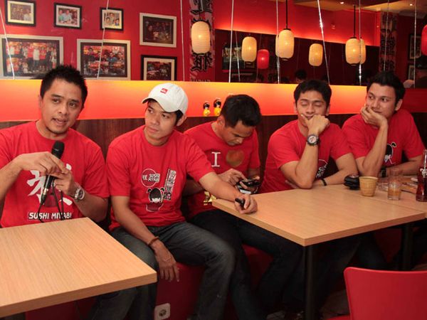 Artis-artis Buka Restoran Sushi