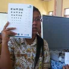 Ratusan Siswa SMP Diperiksa Mata Gratis