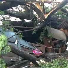 Kediri Diterjang Puting Beliung dan Hujan Es