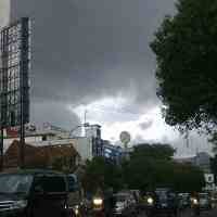 Puluhan Rumah Diterjang Puting Beliung di Malang, Warga Bersih-bersih
