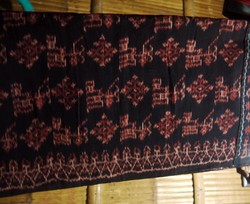 Salah Cara Pakai Tenun Ndona, Roh Jahat Datang