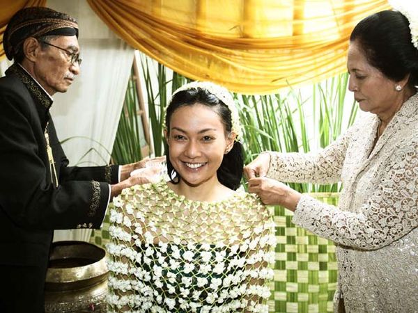 Jelang Menikah, Endhita Siraman