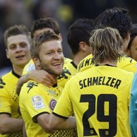 Lumat Koeln, Dortmund Naik ke Posisi 2