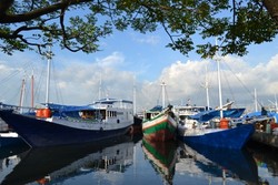 Indahnya Kapal di Paotere, Cerianya Senyum Anak Indonesia