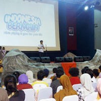 Ribuan Orang Bermain di Indonesia Bermain