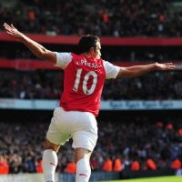Van Persie Menangkan Arsenal