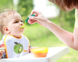 Tips Memberi Bayi Makanan Pendamping ASI