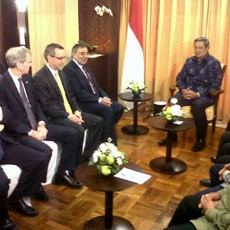 SBY & Menhan AS Bahas Kerja Sama Pertahanan