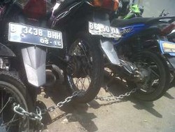  Parkir Liar, Ratusan Sepeda Motor di Palmerah Digembok