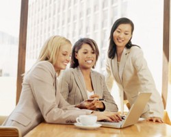 4 Tips Jalin Hubungan Baik Sesama Karyawan di Kantor 