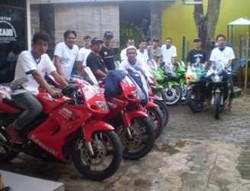 Komunitas Kawasaki Ninja RR Belajar Service Motor