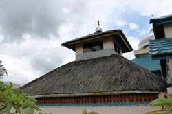 Sholat Jumat di Mesjid Asal Gayo Lues yang Berusia 800 Tahun